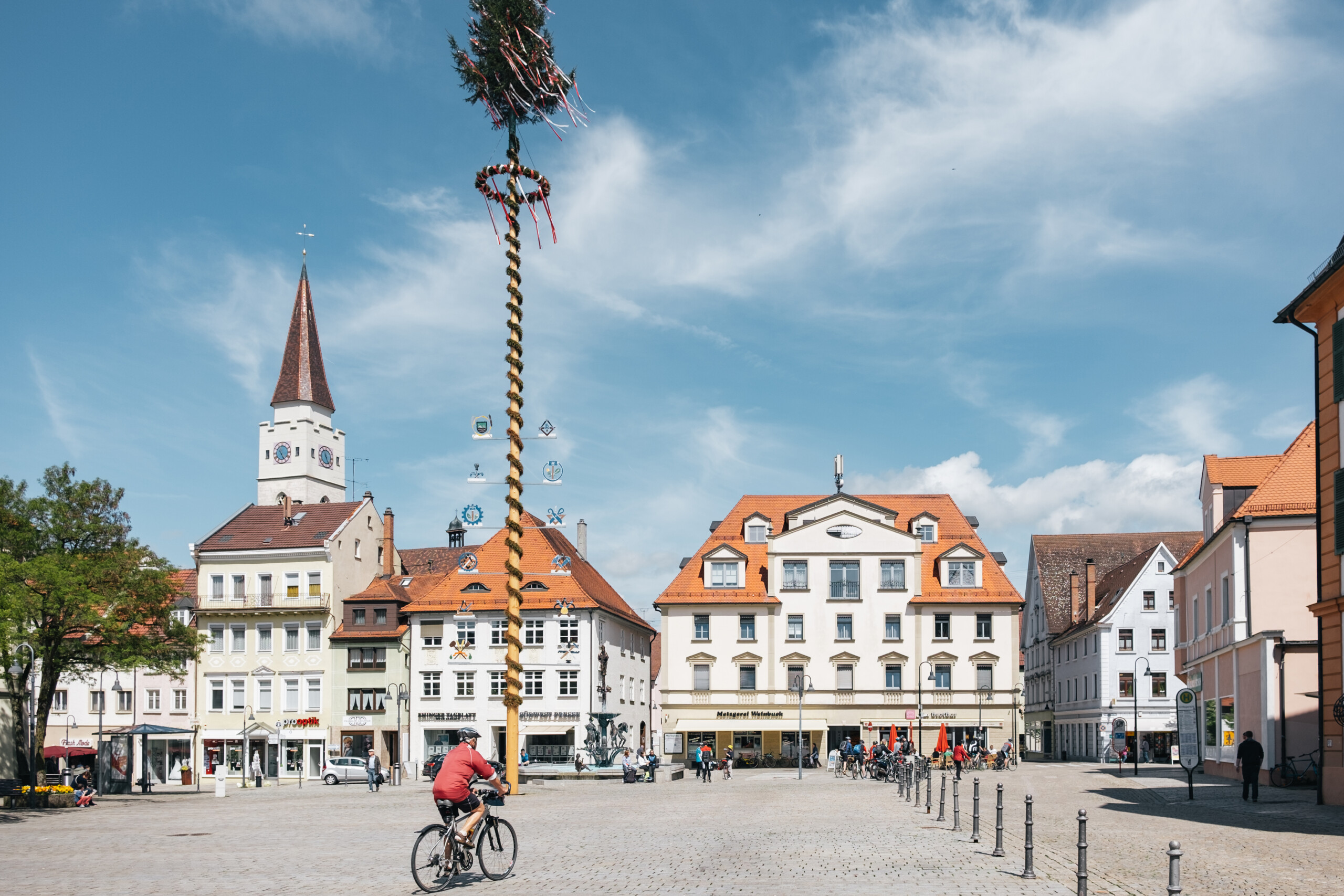 651_Marktplatz_im_Mai_-_Ehingen_(Donau)
