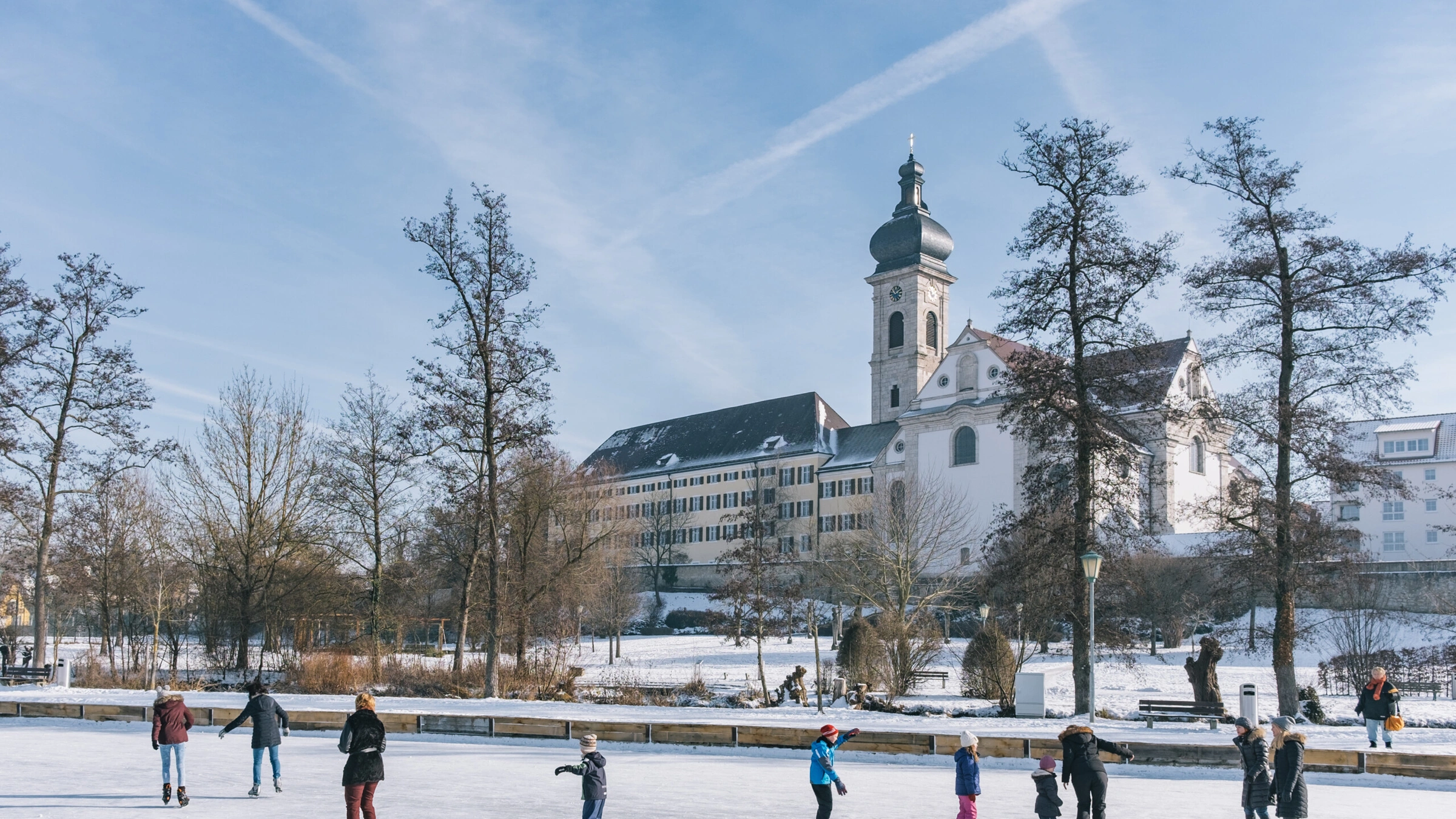 Winterstimmung im Ehingen Stadtgarten – mit Rothenbacher Immobilien den passenden Lebensmittelpunkt finden